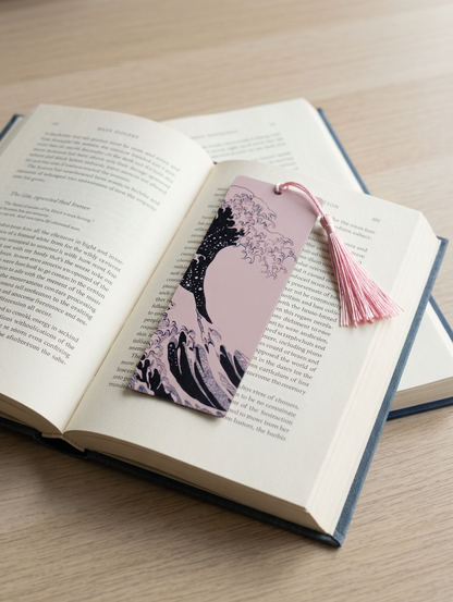 Marque-page "Vague Rose" - Inspiration Hokusai - Impression 3D en PLA avec pompon