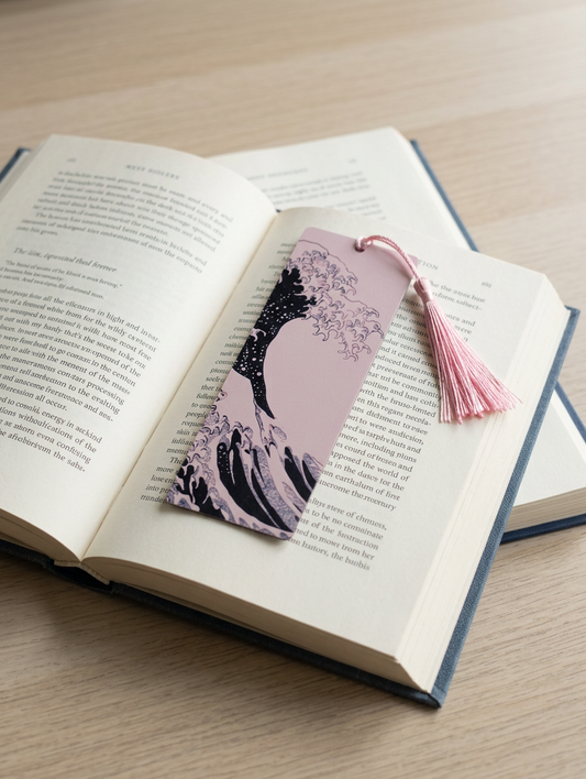 Marque-page "Vague Rose" - Inspiration Hokusai - Impression 3D en PLA avec pompon
