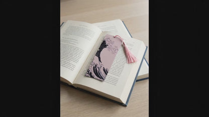 Marque-page "Vague Rose" - Inspiration Hokusai - Impression 3D en PLA avec pompon